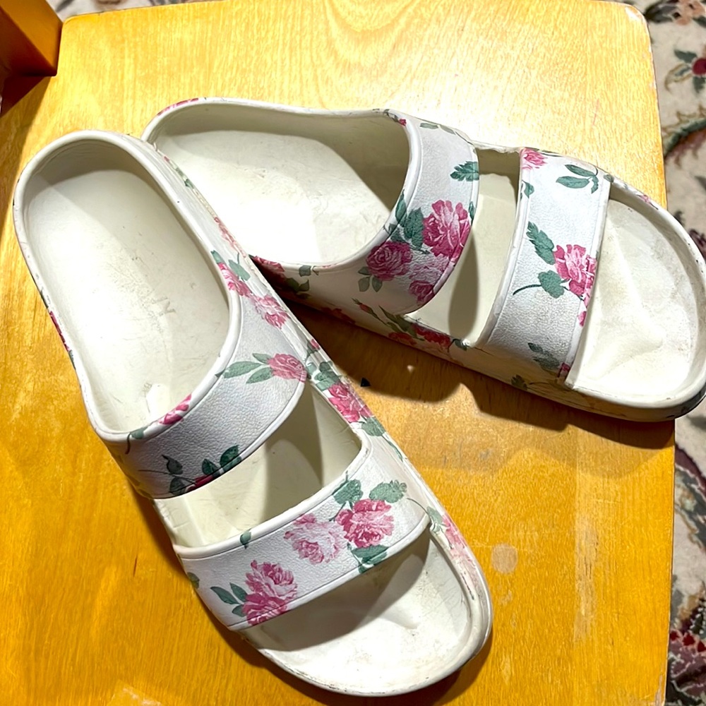 Old Navy floral slides